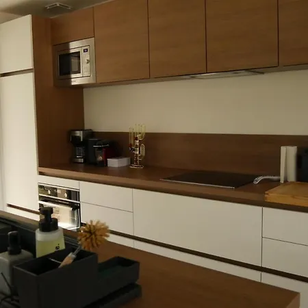 A 100m Du Virage D'arnage- Circuit Des 24h Du Mans - 6 Personnes Vila