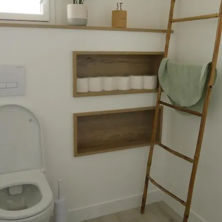 A 100m Du Virage D'arnage- Circuit Des 24h Du Mans - 6 Personnes Arnage